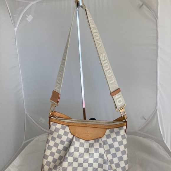 LOUIS Vuitton Utility Bag Jacquard strap and pouch - Picture 13 of 14